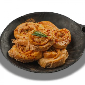 Рулет из лосося с сыром и паприкой ~100г